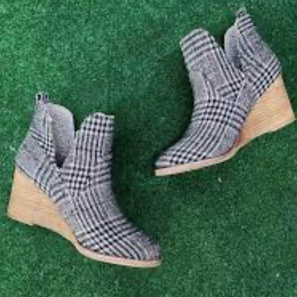 Very G Boutique wedge booties - Picture 2 of 2